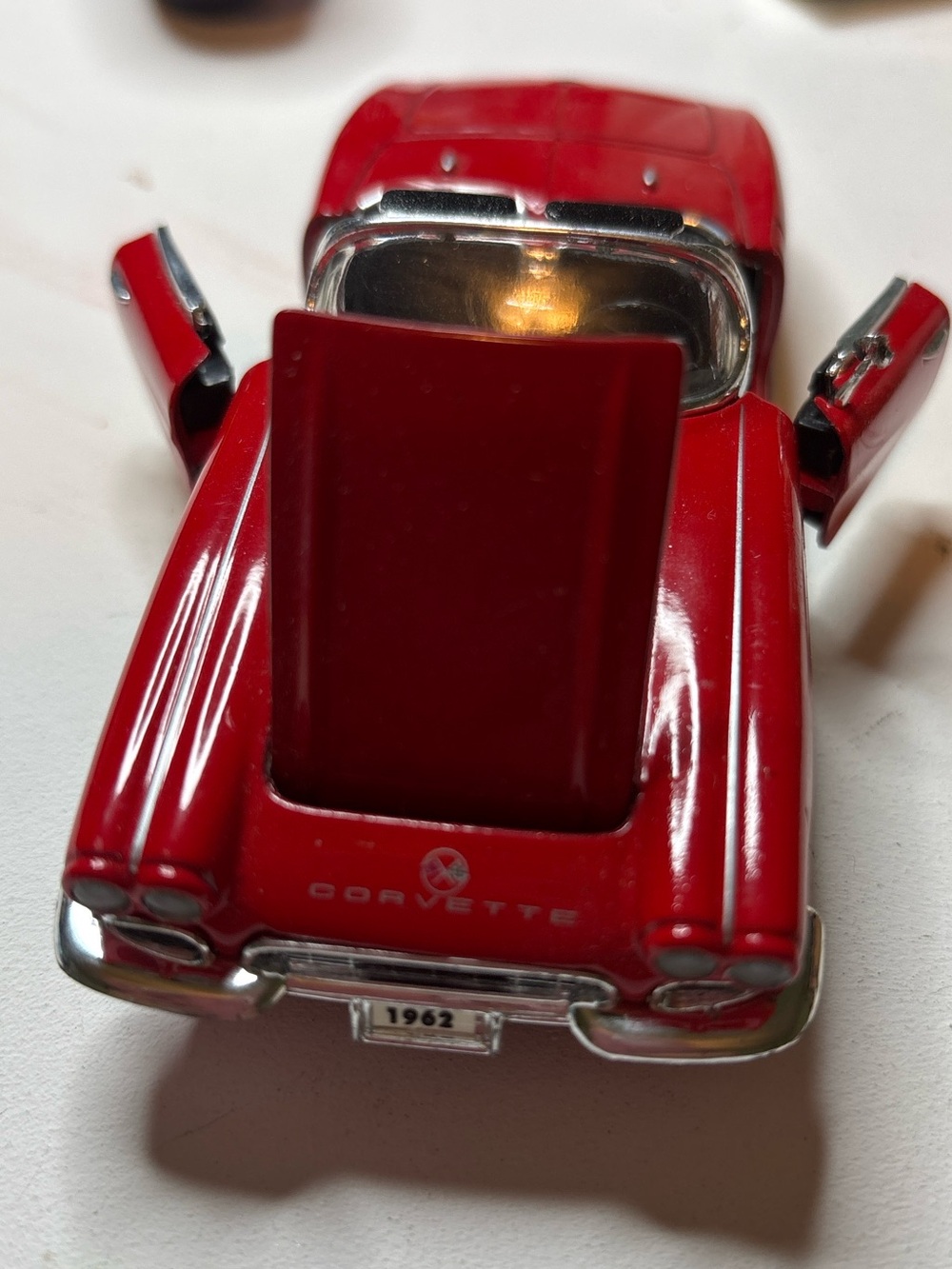 1962 Corvette Convertible Die-Cast Model – Red | Opening Doors & Hood
